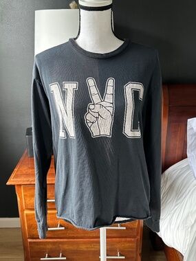 Retrobrand Long Sleeved faded navy NYC Tee Shirt from Anthropologie - Sz M